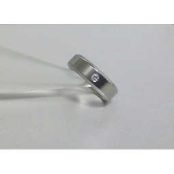 Титановое кольцо с бриллиантом